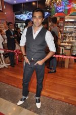 Rahul Khanna at the Inauguration of KIEHL_s outlet in South Mumbai on 14th Oct 2012 (10).JPG